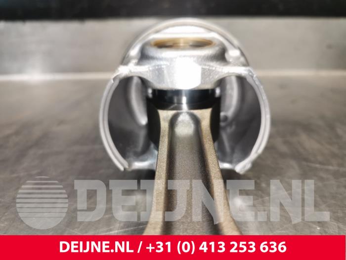 Zuiger van een Ford Transit Custom 2.0 TDCi 16V Eco Blue 130 2014