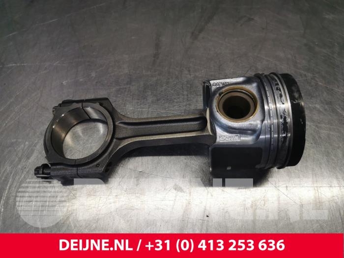 Zuiger van een Ford Transit Custom 2.0 TDCi 16V Eco Blue 130 2014