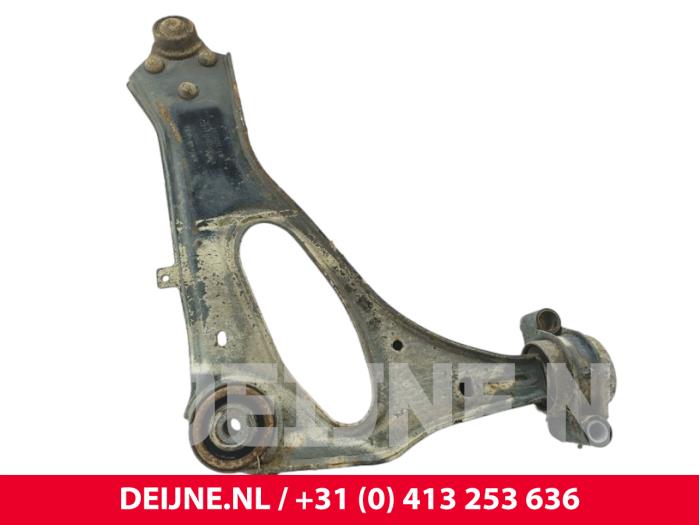 Mercedes Vito Draagarm onder links-voor O235077