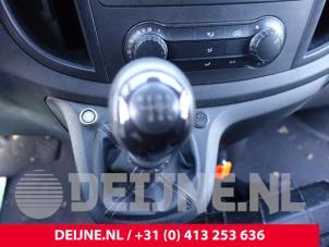 Gebruikte Versnellingspook Mercedes Vito (447.6) 1.6 111 CDI 16V Prijs € 72,60 Inclusief btw aangeboden door van Deijne Onderdelen Uden B.V.