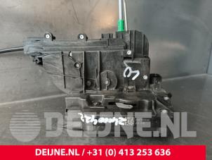 Mercedes Vito Deurslot Mechaniek 2Deurs links O235124 foto 2