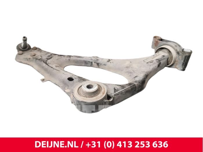 Draagarm onder rechts-voor van een Mercedes-Benz Vito (447.6) 1.6 111 CDI 16V 2018