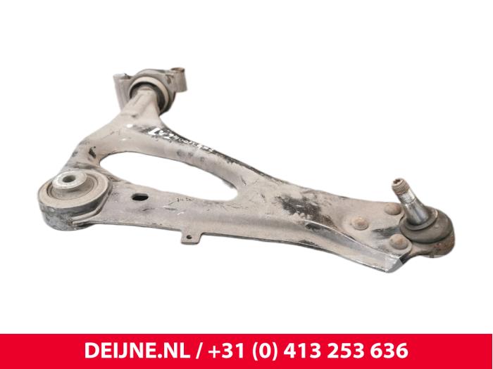 Mercedes Vito Draagarm onder links-voor O235167