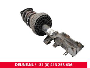 Gebruikte Mac Phersonpoot rechts-voor Mercedes Vito (447.6) 1.6 111 CDI 16V Prijs € 181,50 Inclusief btw aangeboden door van Deijne Onderdelen Uden B.V.