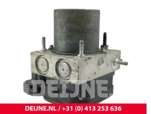 Mercedes Vito ABS pump O235228 photo 2