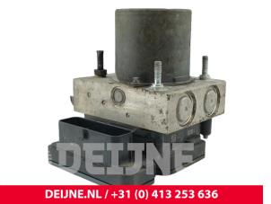 Mercedes Vito ABS pump O235228 photo 3