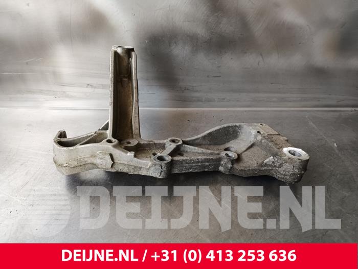 Volkswagen Caddy Stütze (sonstige) O235503