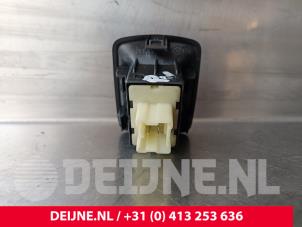 Opel Vivaro Electric window switch O235608 photo 2
