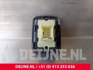 Opel Vivaro Electric window switch O235608 photo 3