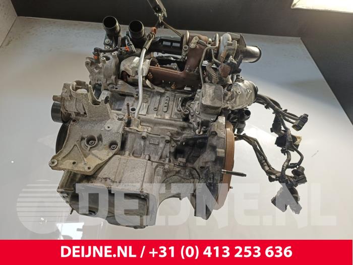 Motor van een Peugeot Partner (EA//EF/EN/EU) 1.5 BlueHDi 100 2021