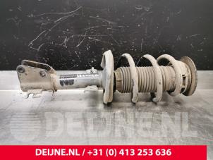 Gebruikte Mac Phersonpoot rechts-voor Renault Master III (EV/HV/UV/VA/VB/VD/VF/VG/VJ) ZE 33 kWh Prijs € 121,00 Inclusief btw aangeboden door van Deijne Onderdelen Uden B.V.