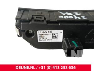 Lynk & Co 01 USB stekker O236315 foto 3