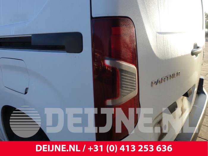 Peugeot Partner Taillight, left O236340