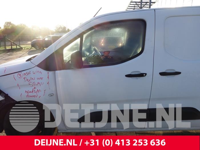 Peugeot Partner Tür 2-türig links O236362