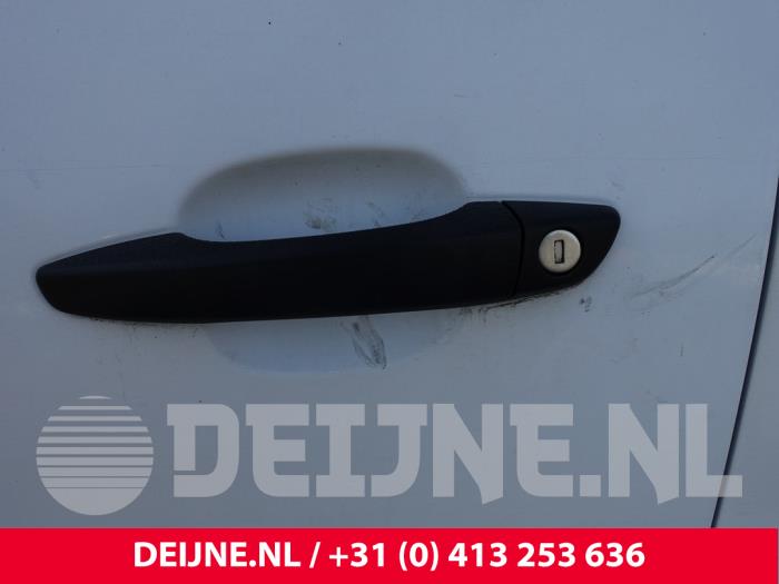 Peugeot Partner Türgriff 2-türig links O236364