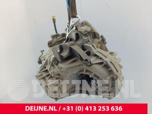 Opel Vivaro Gearbox O236492 photo 3