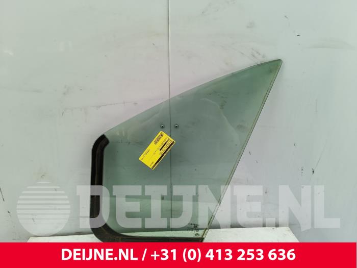 Opel Vivaro Driehoeks Ruit links-voor O236526