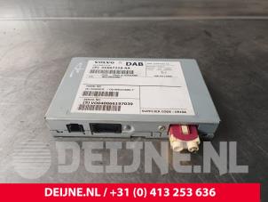 Gebruikte DAB module Volvo V40 (MV) 2.0 T2 16V Prijs € 95,00 Margeregeling aangeboden door van Deijne Onderdelen Uden B.V.