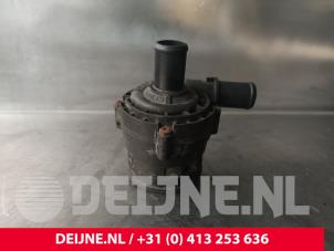 Renault Trafic Water pump O236591 photo 2