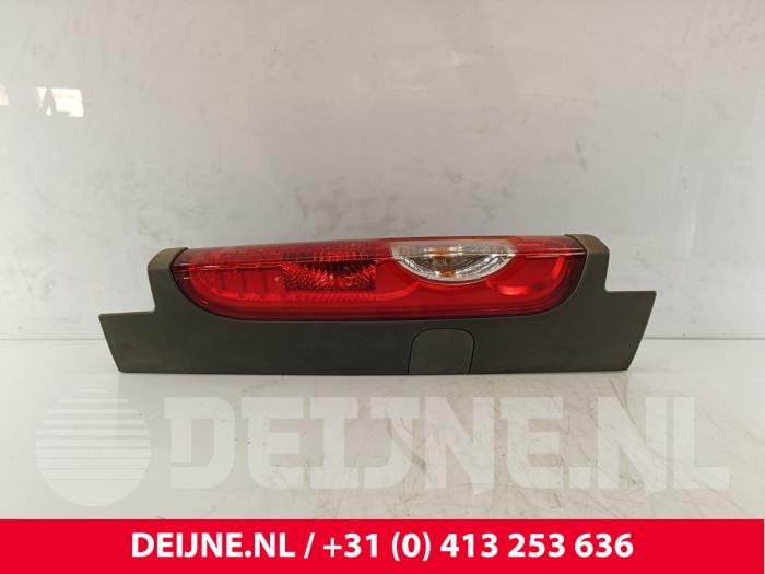 Nissan Primastar Achterlicht links O236610