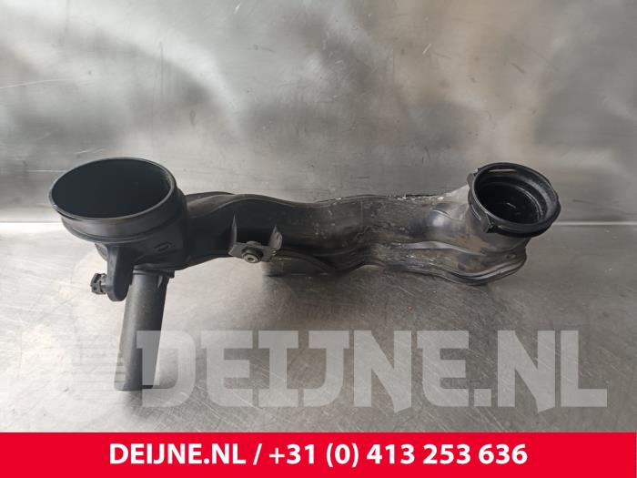 Gebruikte Intercooler Buis Volvo V40 (MV) 2.0 D2 16V Prijs € 35,00 Margeregeling aangeboden door van Deijne Onderdelen Uden B.V.