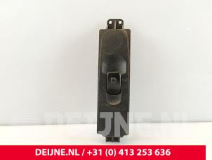 Gebruikte Schakelaar Elektrisch Raam Mercedes Sprinter 3,5t (906.63) 314 CDI 16V Prijs € 12,10 Inclusief btw aangeboden door van Deijne Onderdelen Uden B.V.