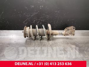 Gebruikte Veerpoot links-voor Renault Master III (MA/MB/MC/MD/MH/MF/MG/MH) 2.3 dCi 145 16V Prijs € 121,00 Inclusief btw aangeboden door van Deijne Onderdelen Uden B.V.