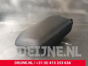 Lynk & Co 01 Armrest O237148 photo 2