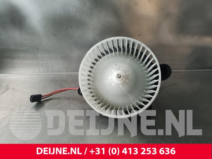 Lynk & Co 01 Heizung Belüftungsmotor O237234