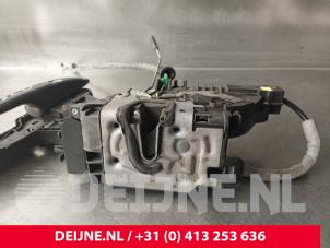 Mercedes Vito Deurslot Mechaniek 2Deurs links O237912 foto 3
