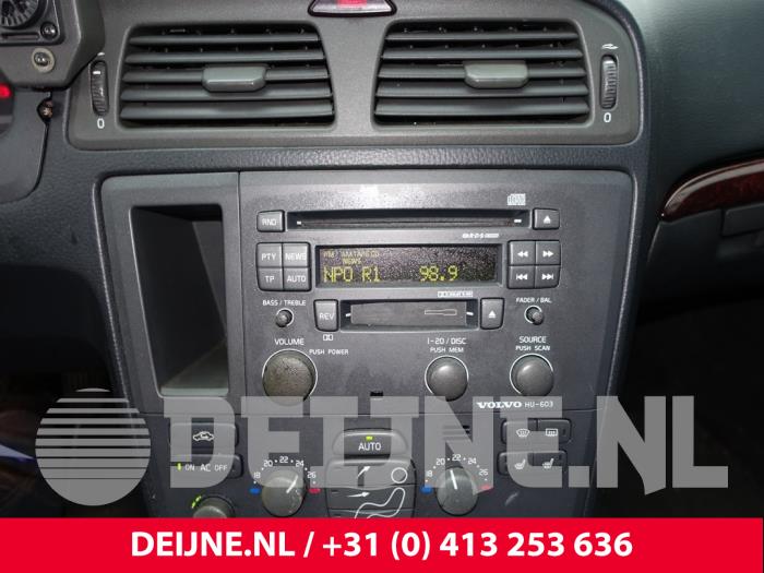 Volvo V70 Radio O238070