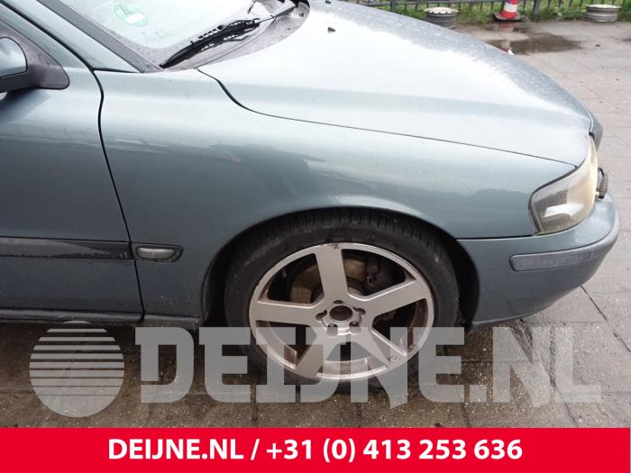 Volvo V70 Kotflügel rechts vorne O238078