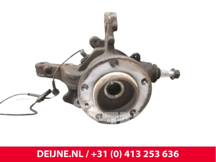 Nissan NV400 Achsschenkel links vorne O238331