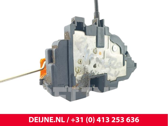 Nissan NV400 Türschlossmechanik 2-türig links O238374
