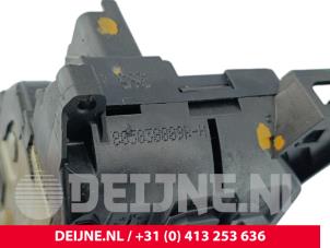 Nissan NV400 Deurslot Mechaniek 2Deurs links O238374 foto 3