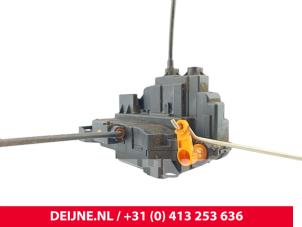 Nissan NV400 Deurslot Mechaniek 2Deurs links O238374 foto 2