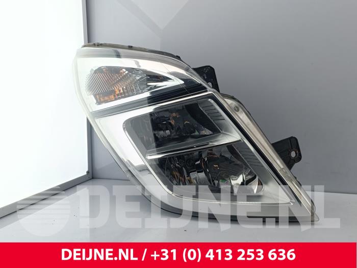 Nissan NV400 Koplamp rechts O238389
