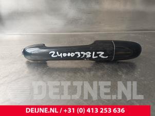 Gebruikte Schuifdeurgreep links Mercedes Viano (639) 3.0 CDI V6 24V Prijs € 42,35 Inclusief btw aangeboden door van Deijne Onderdelen Uden B.V.