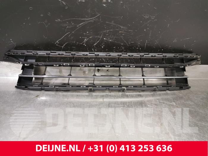 Volkswagen Passat Bumper bottom O238517
