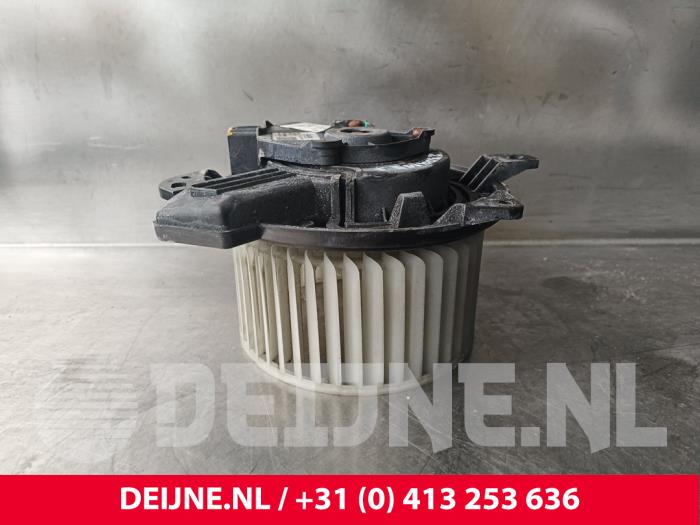 Tesla Model Y Kachel Ventilatiemotor O238520