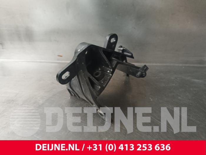 Tesla Model Y Stütze (sonstige) O238560