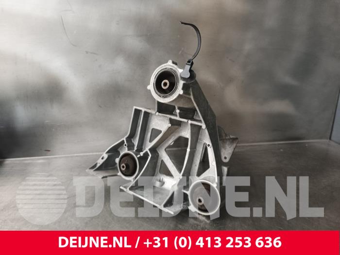 Tesla Model Y Stütze (sonstige) O238576