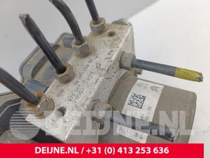 Toyota Pro-Ace ABS Pomp O238598 foto 3