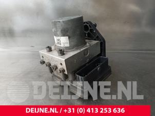 Gebruikte ABS Pomp Mercedes Sprinter 3,5t (907.6/910.6) 319 CDI 2.0 D RWD Prijs € 302,50 Inclusief btw aangeboden door van Deijne Onderdelen Uden B.V.