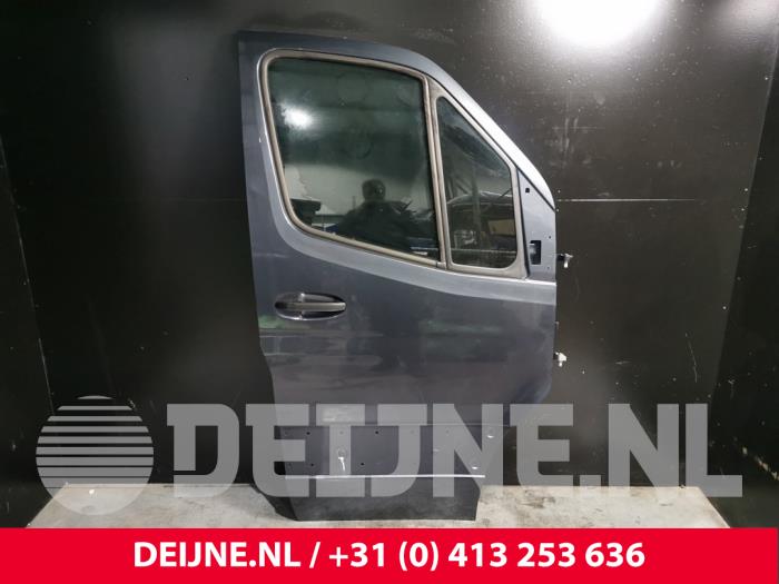 Mercedes Sprinter Tür 2-türig rechts O238837