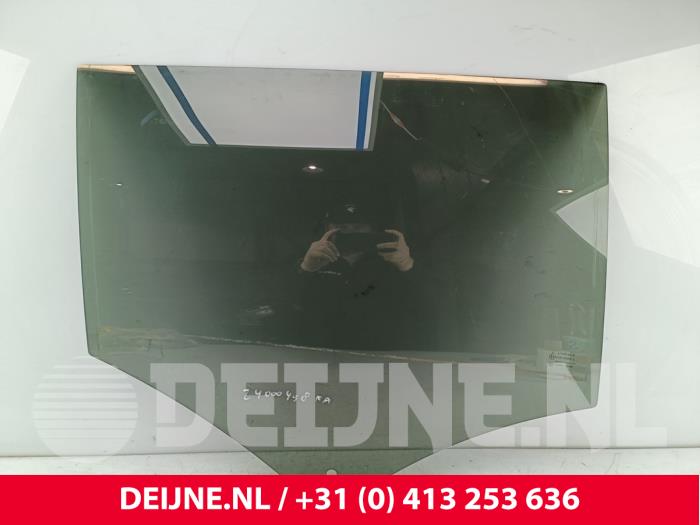 Lynk & Co 01 Portierruit 4Deurs rechts-achter O238962