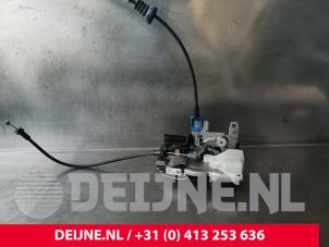 Toyota Pro-Ace Deurslot Mechaniek 2Deurs links O239054 foto 2