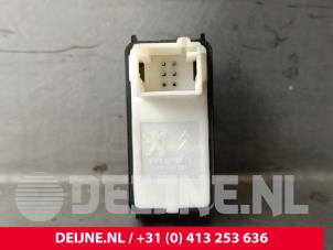 Peugeot Partner Elektrisch Raam Schakelaar O239073 foto 2