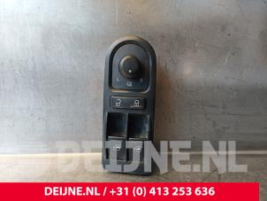 Gebruikte Ruit schakelaar elektrisch Volkswagen Transporter T5 2.0 TDI DRF Prijs € 30,25 Inclusief btw aangeboden door van Deijne Onderdelen Uden B.V.