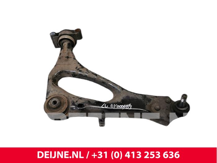 Mercedes Vito Draagarm onder links-voor O239215